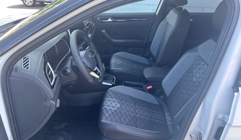 Volkswagen T-Roc R-Line Plus 1.5 TSI 110 kW / 150 KM automatyczna, DSG 7-stopniowa full