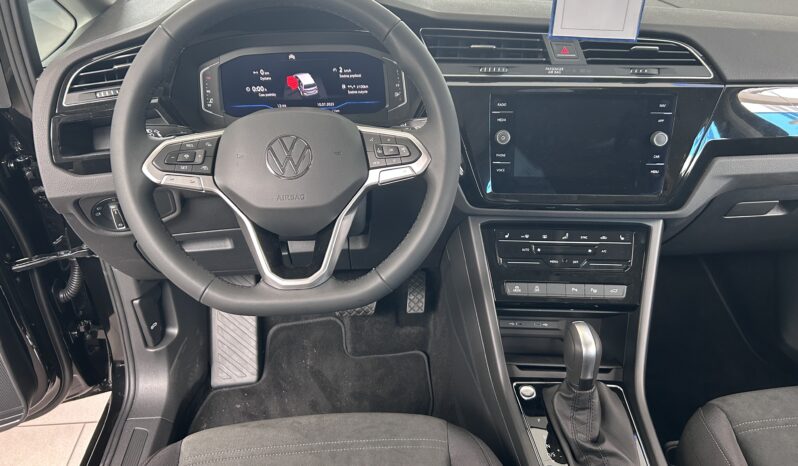 Volkswagen Touran Highline 1.5 TSI EVO 110 kW / 150 KM automatyczna, DSG 7 full