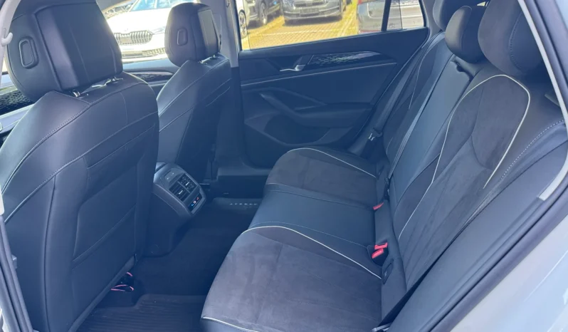 Volkswagen Passat full