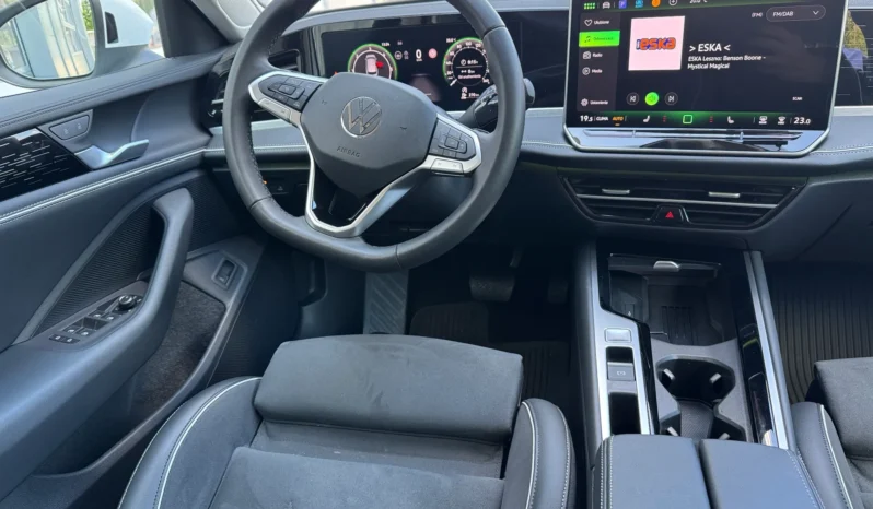 Volkswagen Passat full