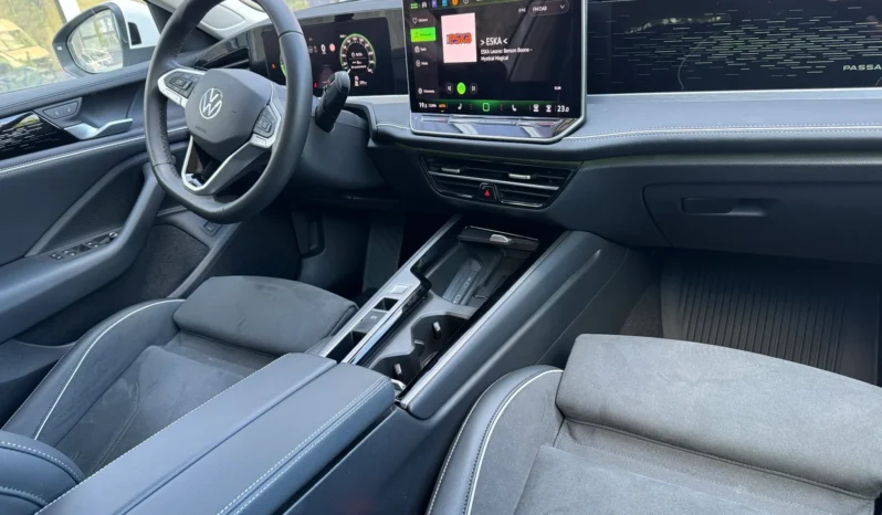 Volkswagen Passat full