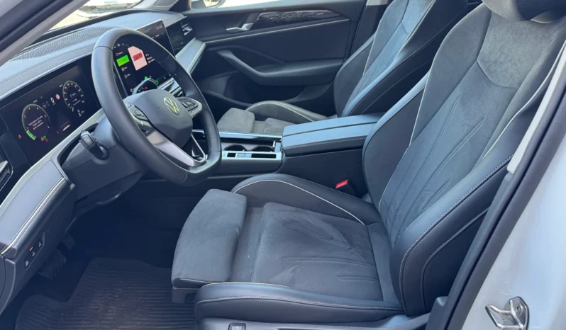 Volkswagen Passat full
