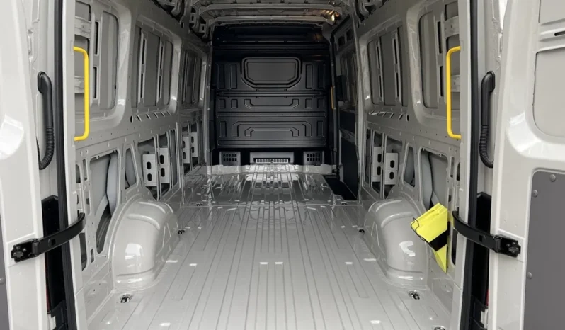 VOLKSWAGEN Crafter 35 Furgon z wysokim dachem silnik: 2,0 l EU6 SCR 177 KM / skrzynia biegów: manualna 6-biegowa full